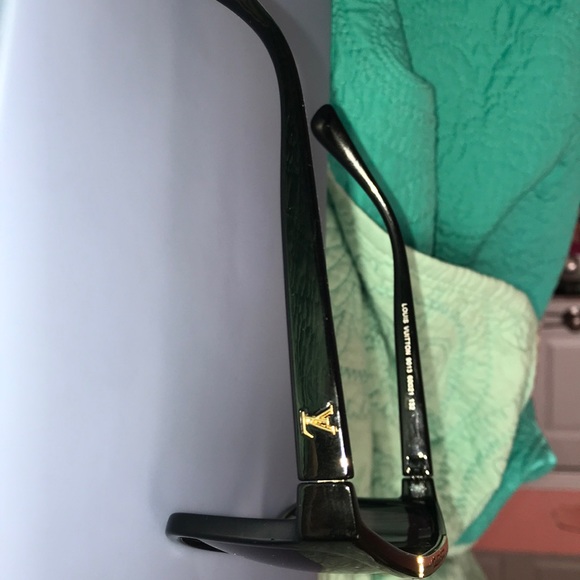 LOUIS VUITTON SUNGLASSES - Picture 3 of 6